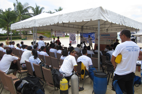 Shot of the crowd at the Crimson Hotel, the jump-off point for the underwater cleanup.