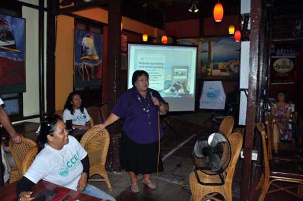 Becky Smith graciously welcomes everyone to Handuraw Pizza he host and owner of Handuraw Pizza, Becky Smith, welcoming all participants